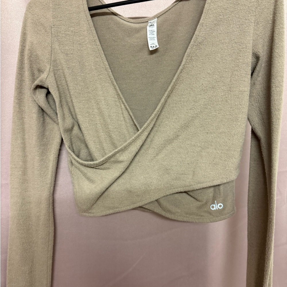 ALO Yoga Women's Beige Wrap Crop Top